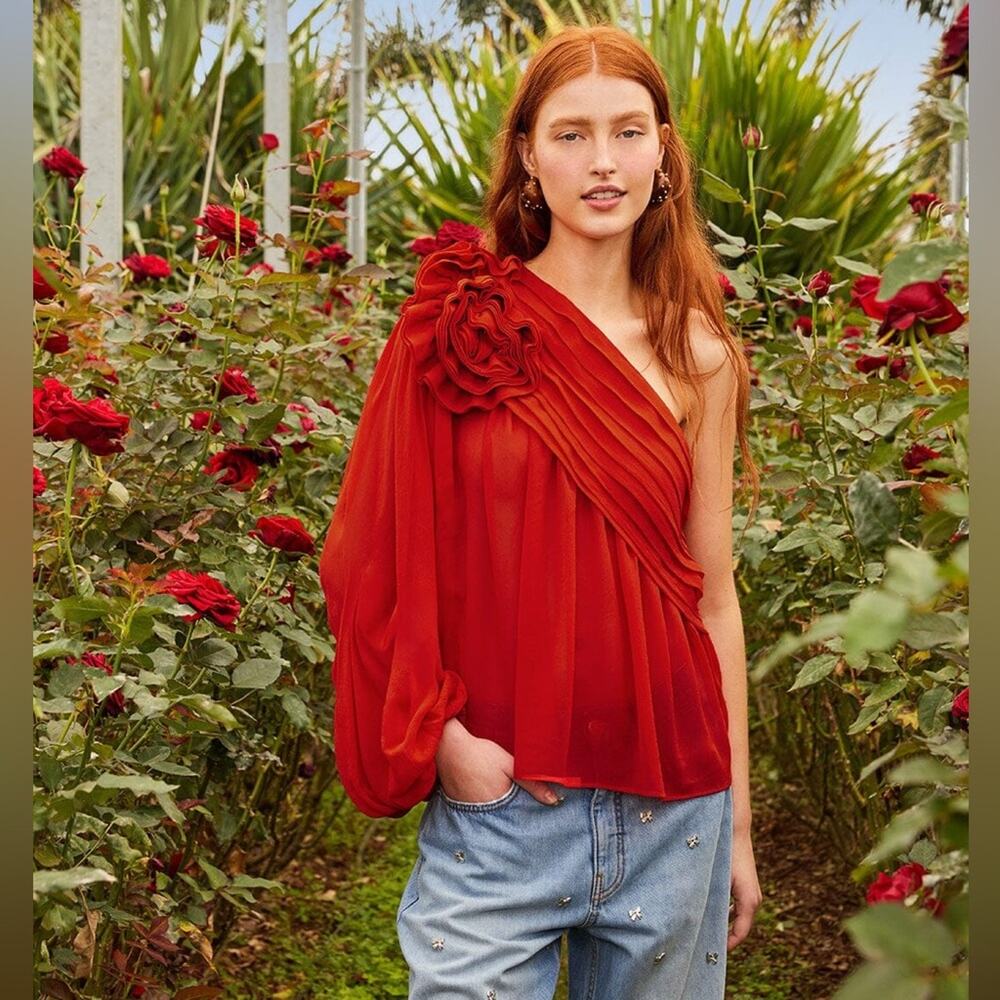 Like new FARM Rio Red Rose Puff Sleeve One-Shoulder Blouse XL